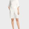 Marc Cain Finike rövidnadrág nőies illeszkedésben piszkosfehér ruházat 2486DN679 Marc Cain Budapest