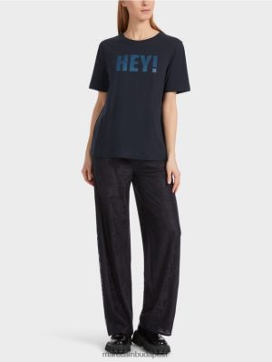 Marc Cain "Átgondoljunk együtt" póló csillogással éjféli kék ruházat 2486DN1240 Marc Cain Budapest